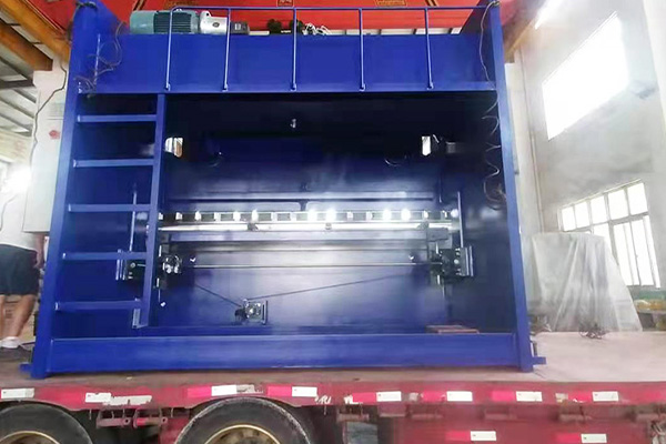 蕪湖某工廠購(gòu)買(mǎi)折彎?rùn)C(jī) 