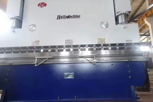 山東某機(jī)械制造廠購(gòu)進(jìn)折彎?rùn)C(jī) 